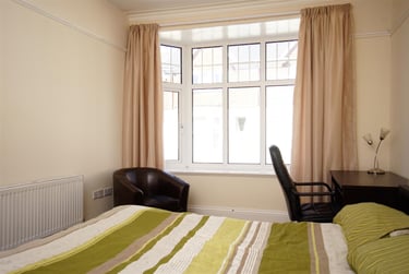 3 bed flat, Addison Road - Flat 2, North Hill, Plymouth, PL48LL - Image 4
